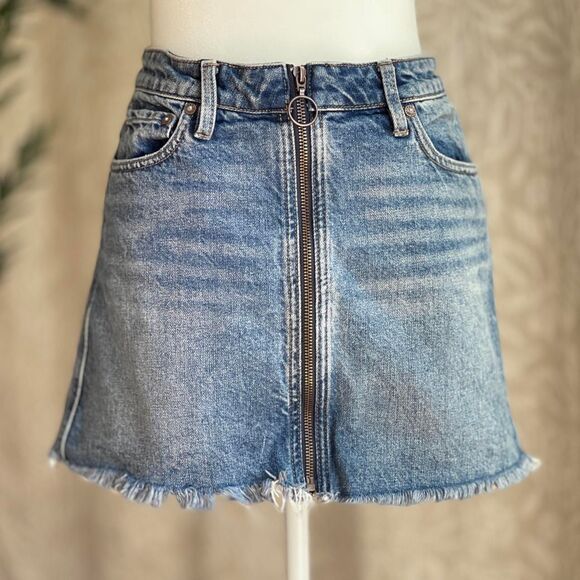Free People We The Free Denim Mini Skirt Boho Grunge Zip Front Raw Hem Size 24 - Picture 1 of 8